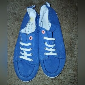 Vionic Pismo Beach Canvas Shoes Size 9